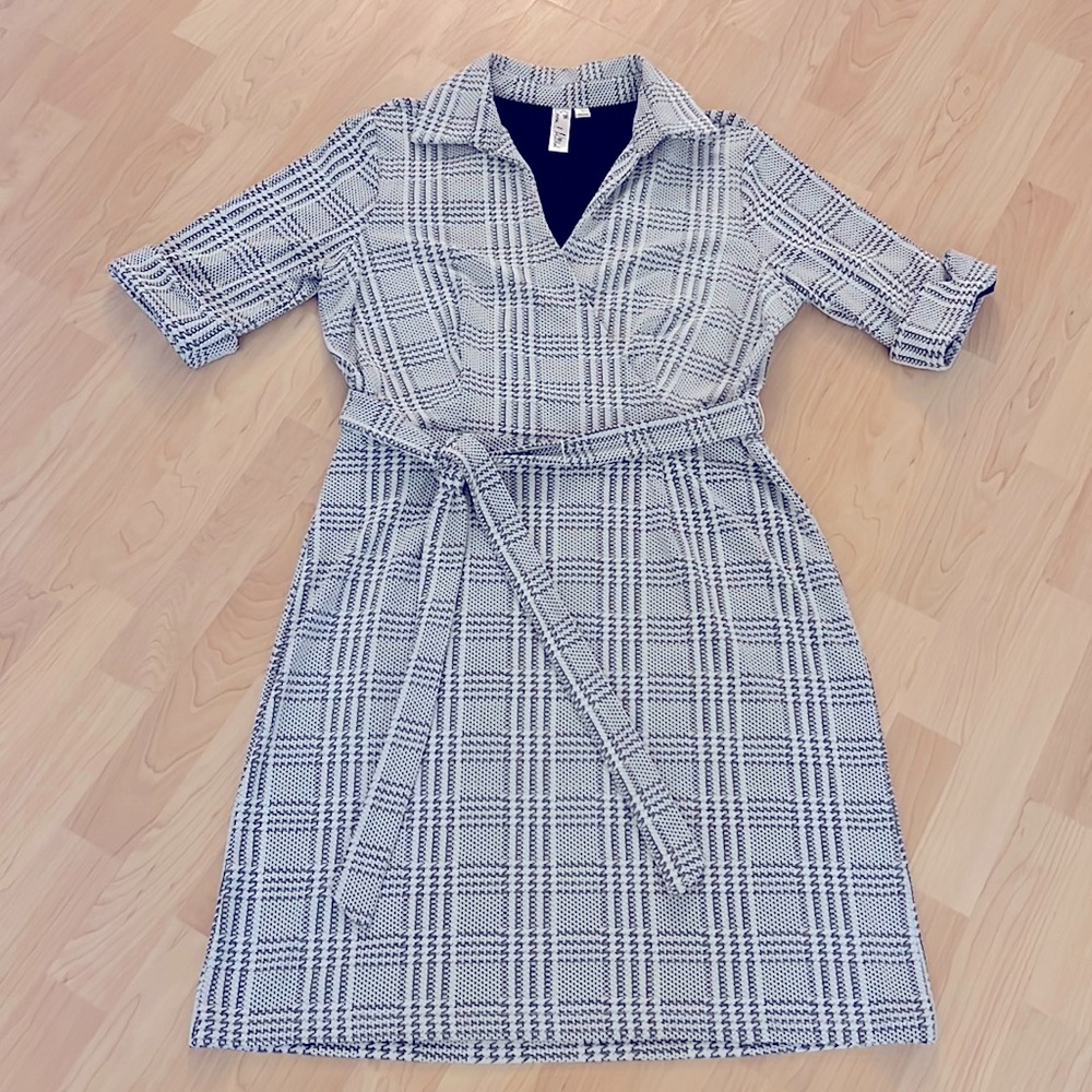 Beautiful grey & white houndstooth faux-wrap dress with 3/4 sleeves.